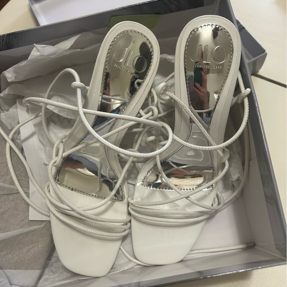 JLO Frina by Jennifer Lopez heel sandals white - Picture 7 of 9